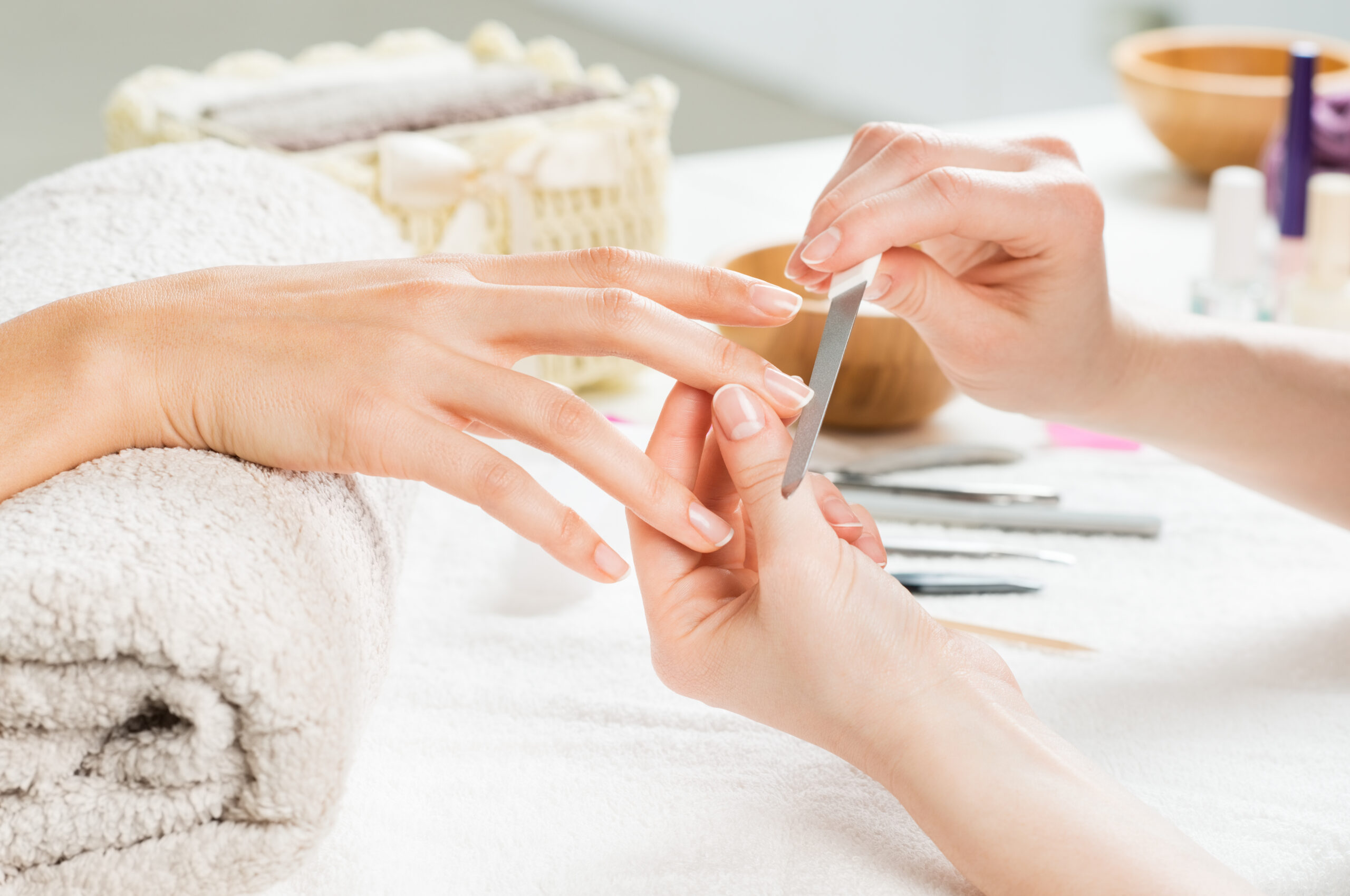 Closeup,Shot,Of,A,Woman,In,A,Nail,Salon,Receiving